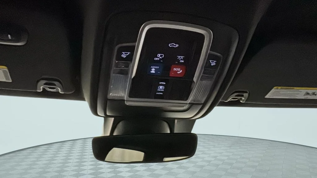 Used 2022 White Ram Laramie image 28