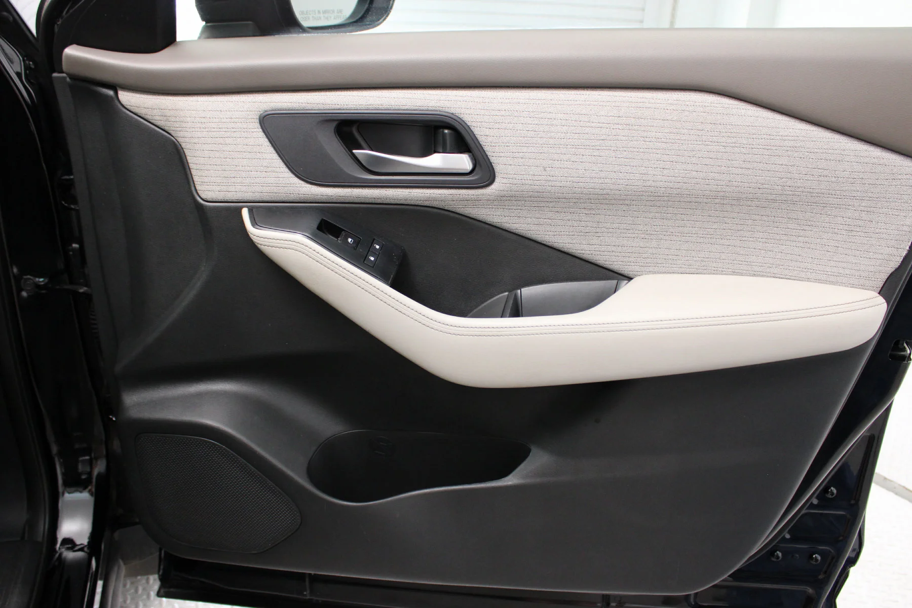 Used 2023 Super Black Nissan FWD SV image 26