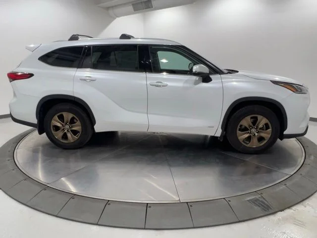 Certified Used 2022 Beige Toyota Bronze Edition image 6