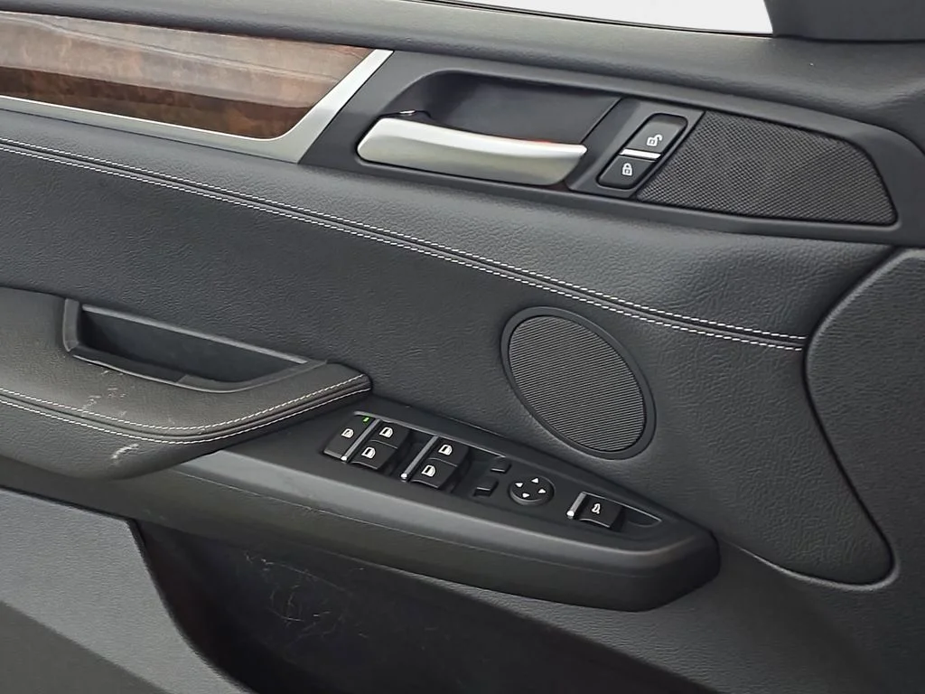 Used 2015 Space Gray Metallic BMW xDrive28d image 30