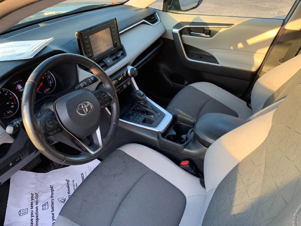 Used 2021  Toyota XLE image 11