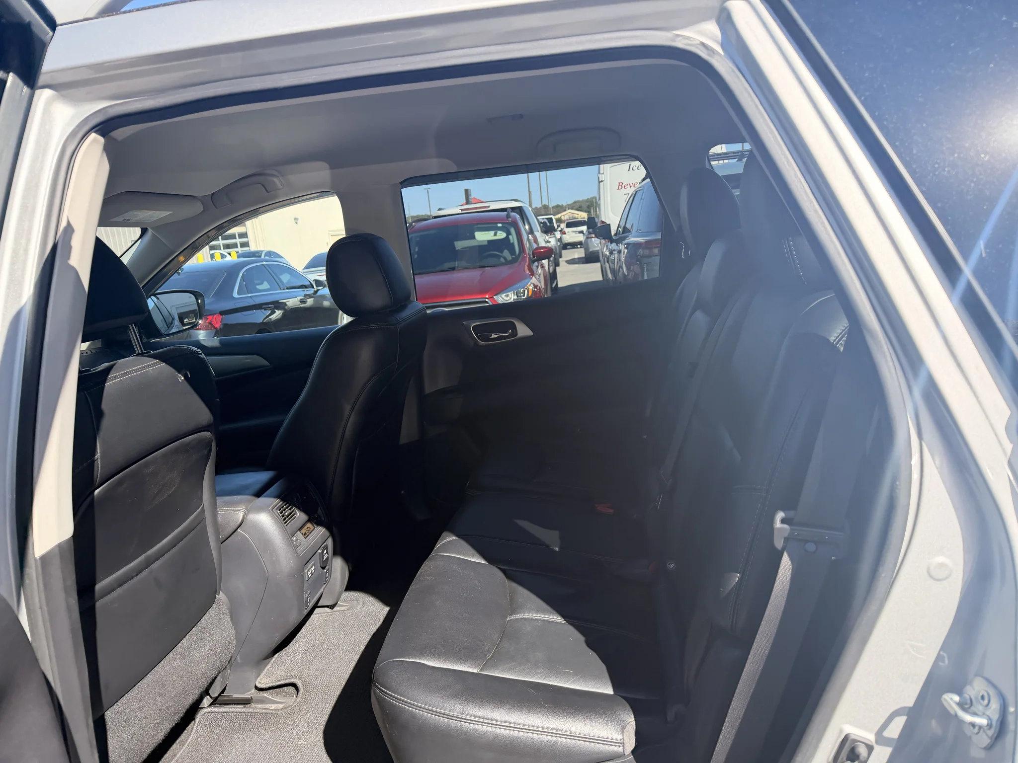 Used 2017 Brilliant Silver Metallic Nissan SL image 7