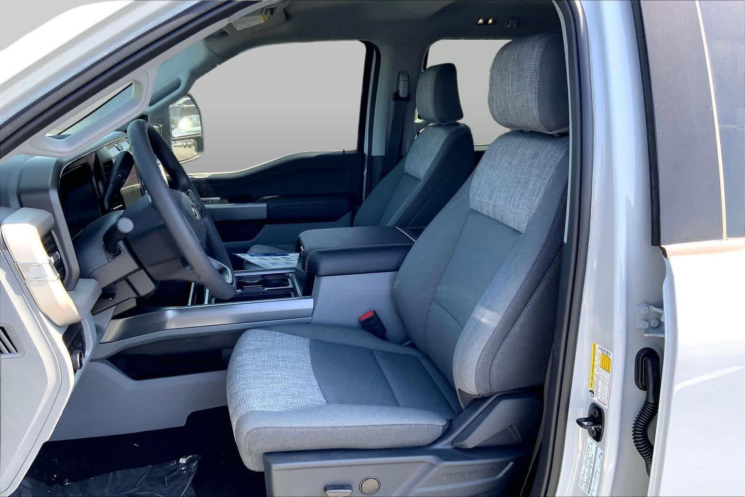 New 2026 Avalanche Ford F-350® XLT image 7