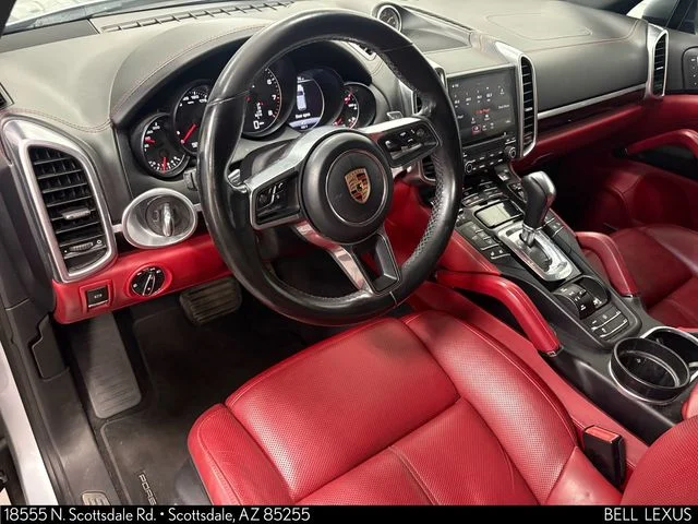 Used 2018  Porsche Base image 11