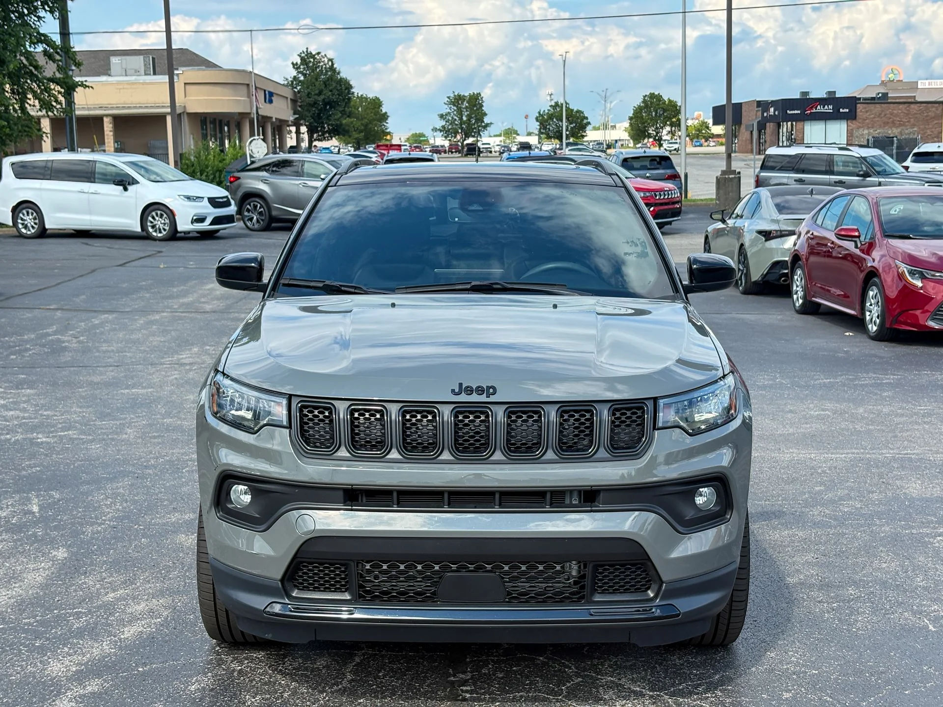 Used 2023 Gray Jeep Altitude image 3