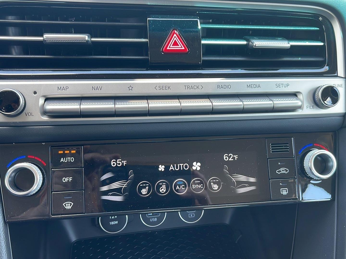 2026 GENESIS G70 Standard - Photo 27