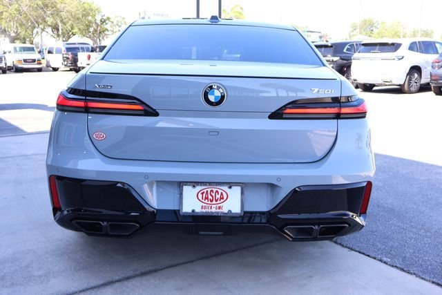 Used 2024  BMW 760i xDrive image 7