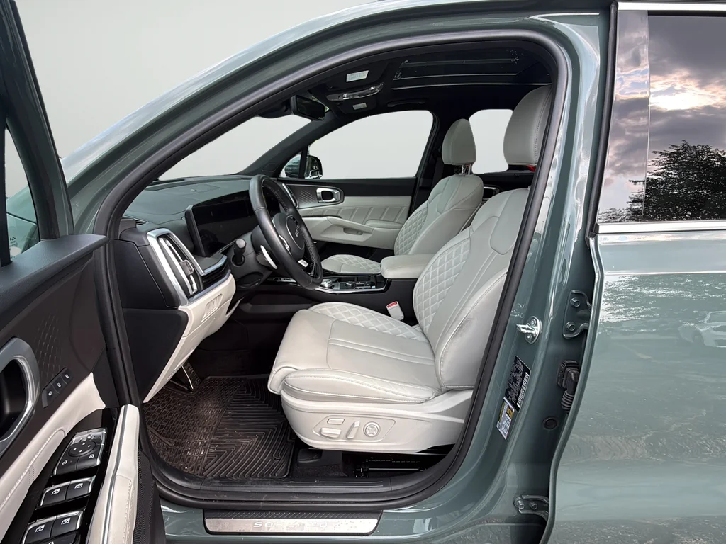 Used 2025 Green Kia SX Prestige image 10