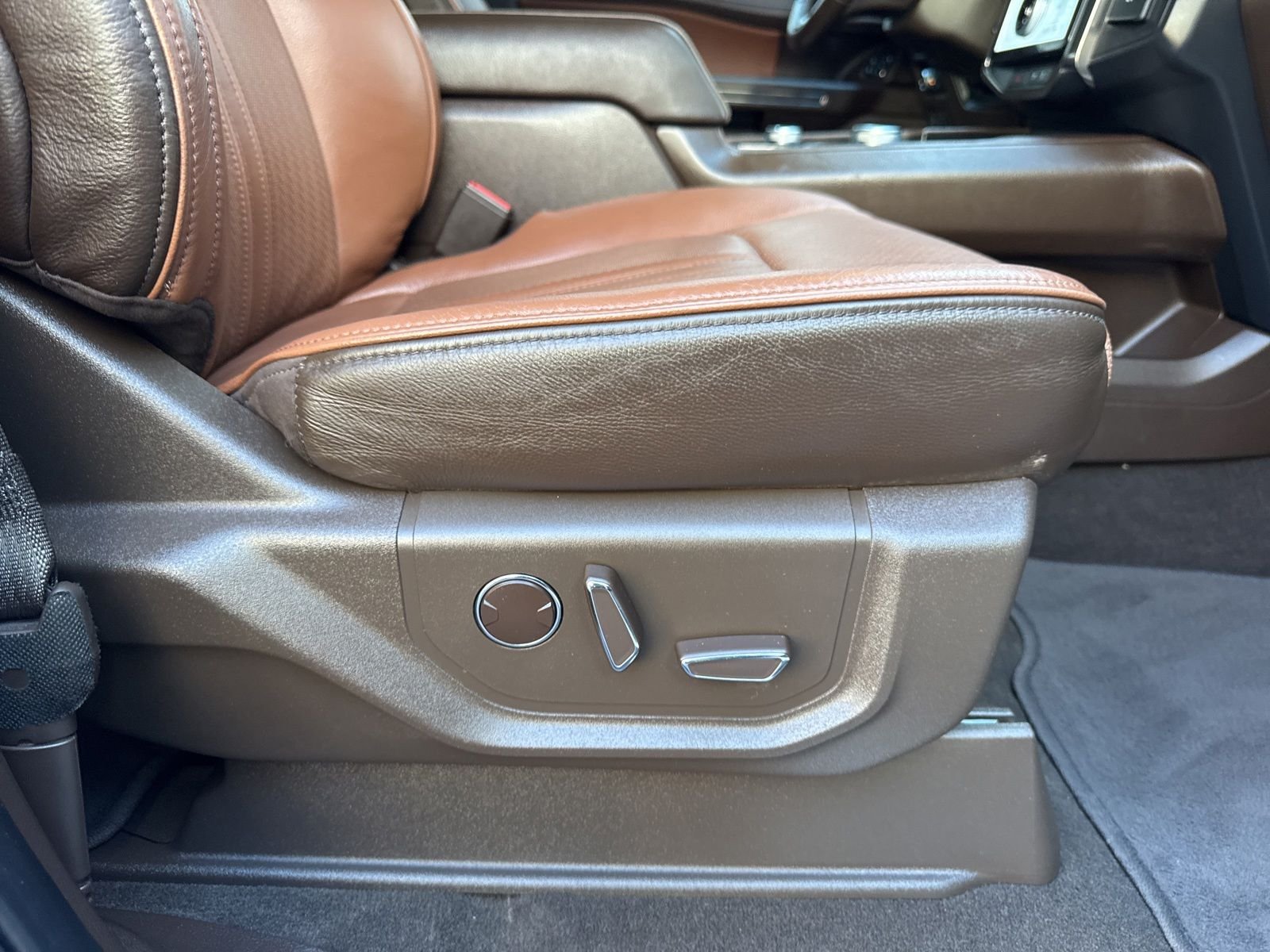Used 2022 White Ford King Ranch image 41