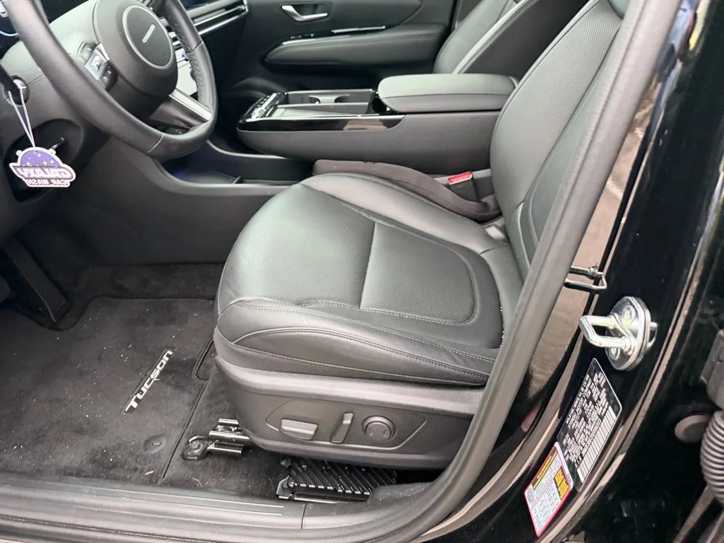 Used 2025 Black Hyundai Limited image 16
