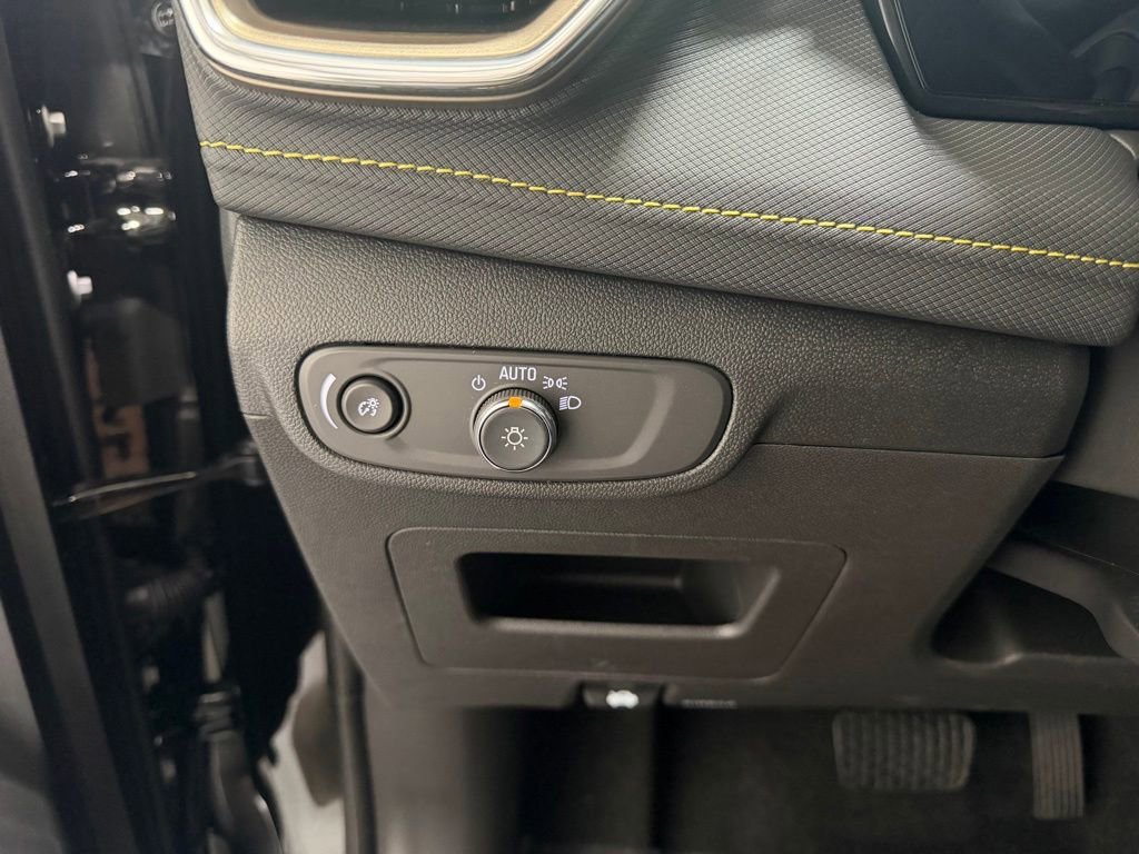 New 2026 Mosaic Black Metallic Chevrolet ACTIV image 14