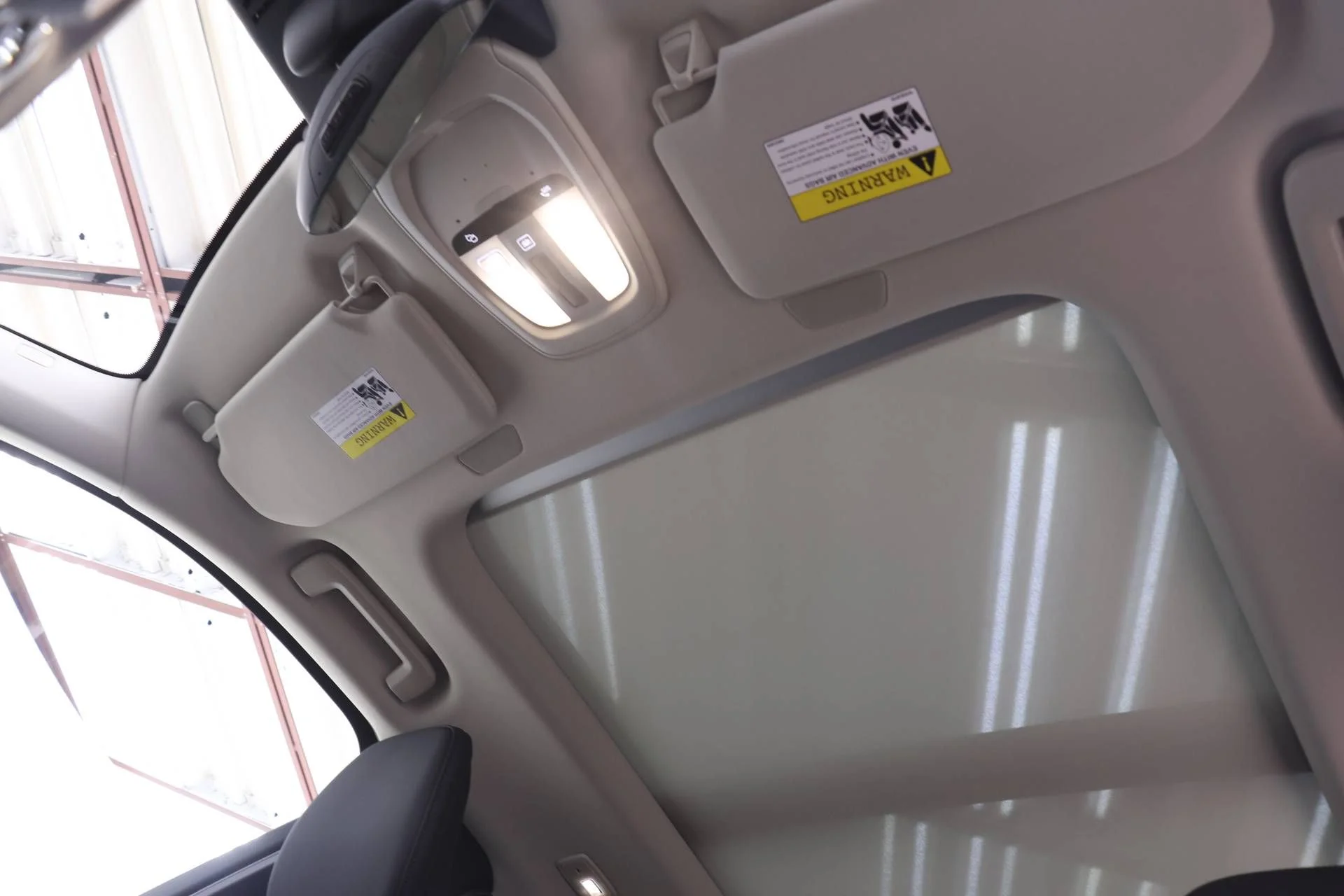 New 2027  Volvo B6 Plus 7-Seater image 16