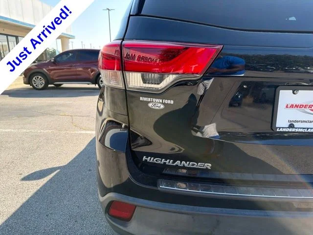 Used 2018 Black Toyota LE image 12