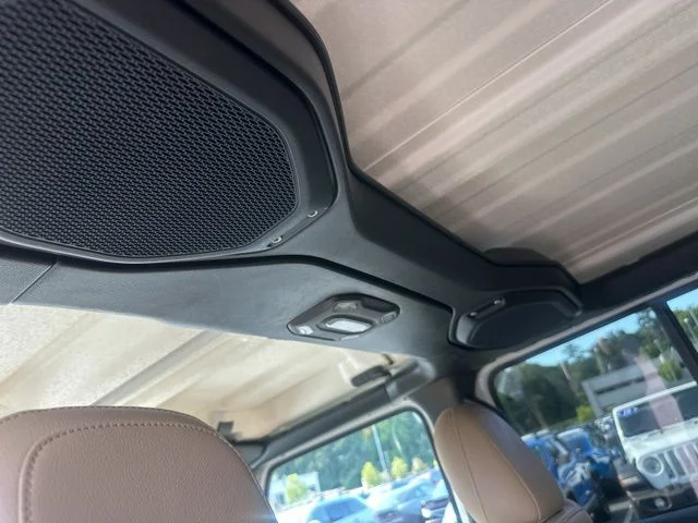 Used 2018 White Jeep Unlimited Sahara image 17