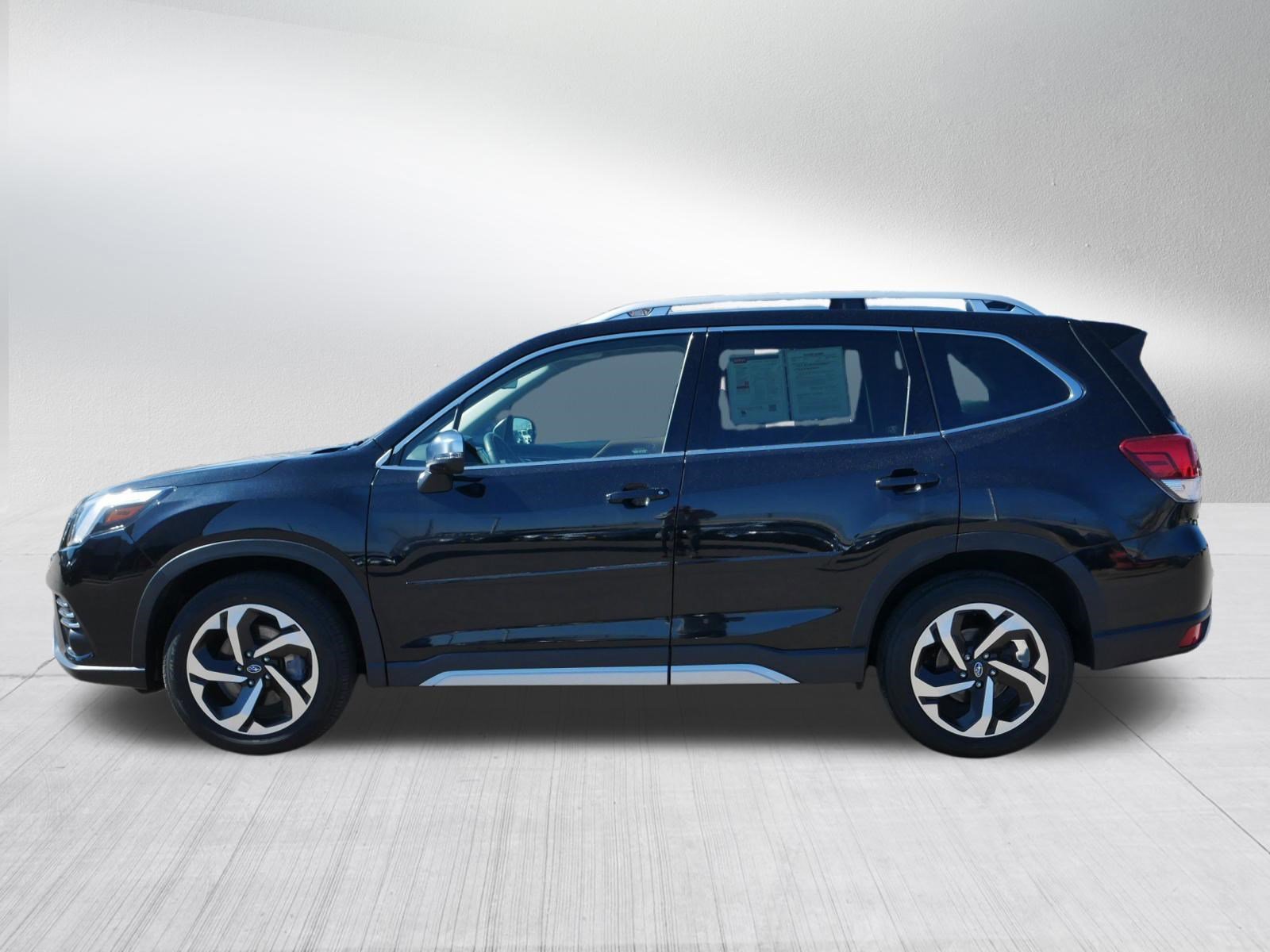 Used 2023 Crystal Black Silica Subaru Touring image 4