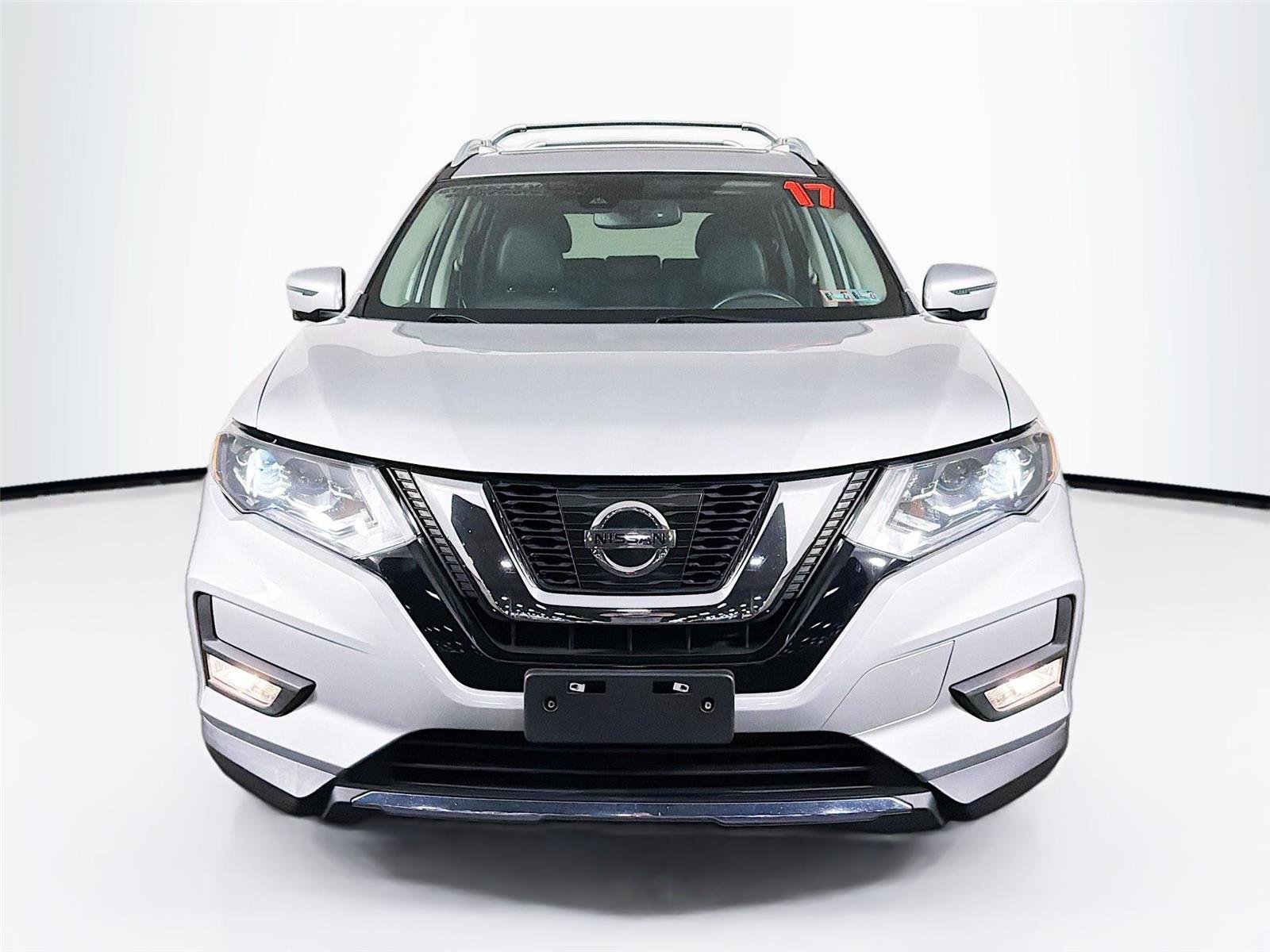 Used 2017 Brilliant Silver Nissan SL image 6