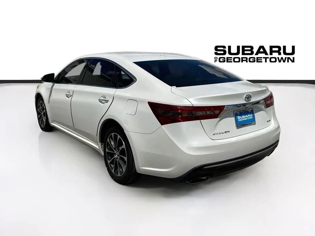 Used 2016 White Toyota XLE Premium image 5