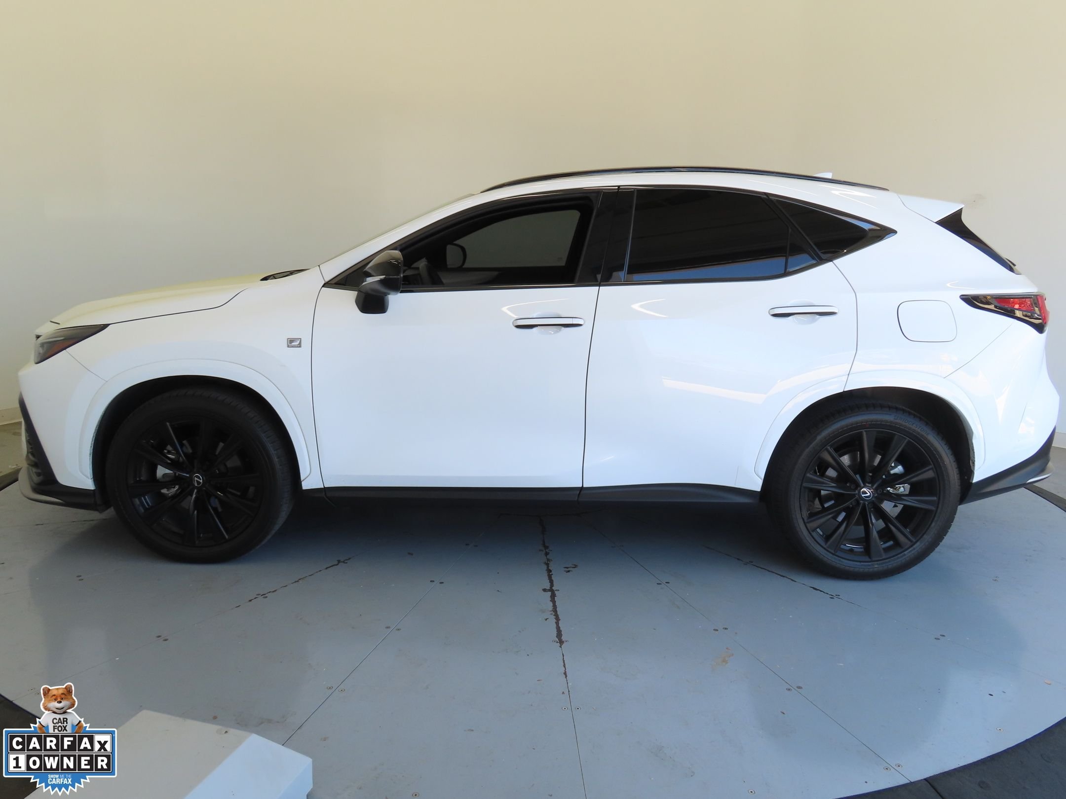 Used 2024 White Lexus 350 F SPORT Handling image 7