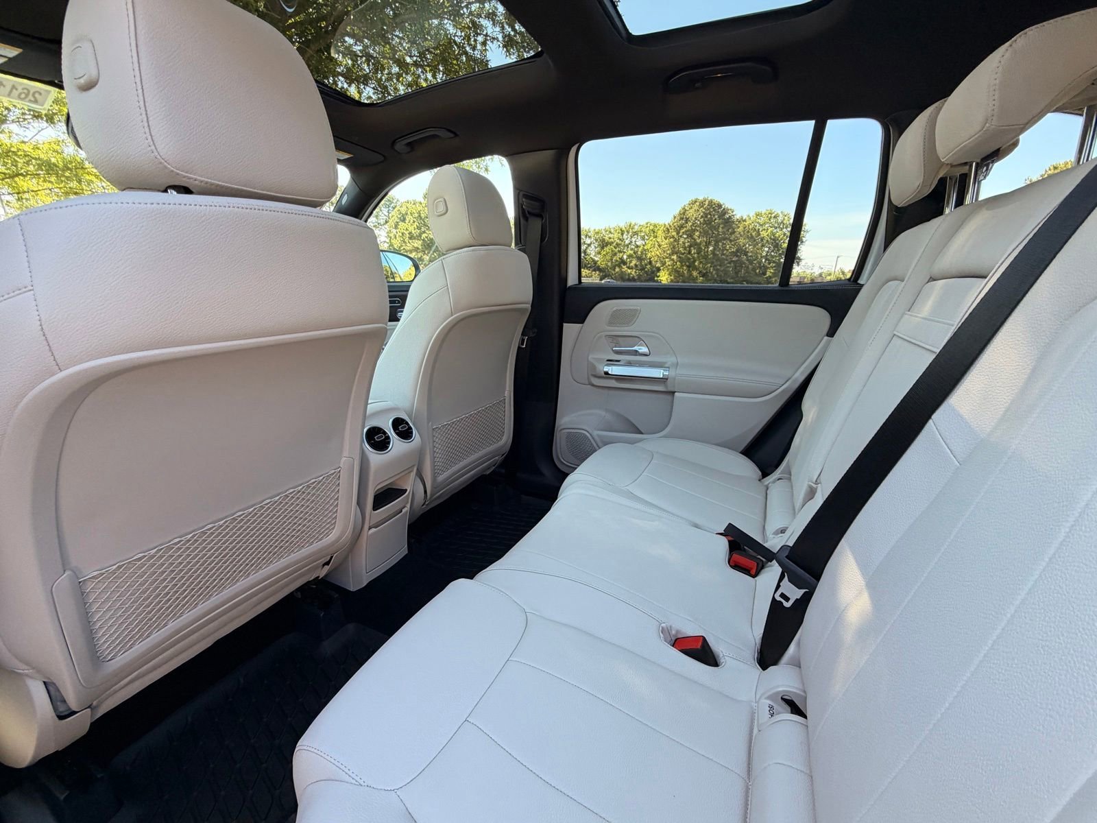 New 2026 Polar White Mercedes-Benz GLB 250 image 40