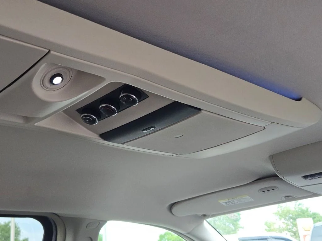 Used 2013 Silver Chrysler Touring-L image 9