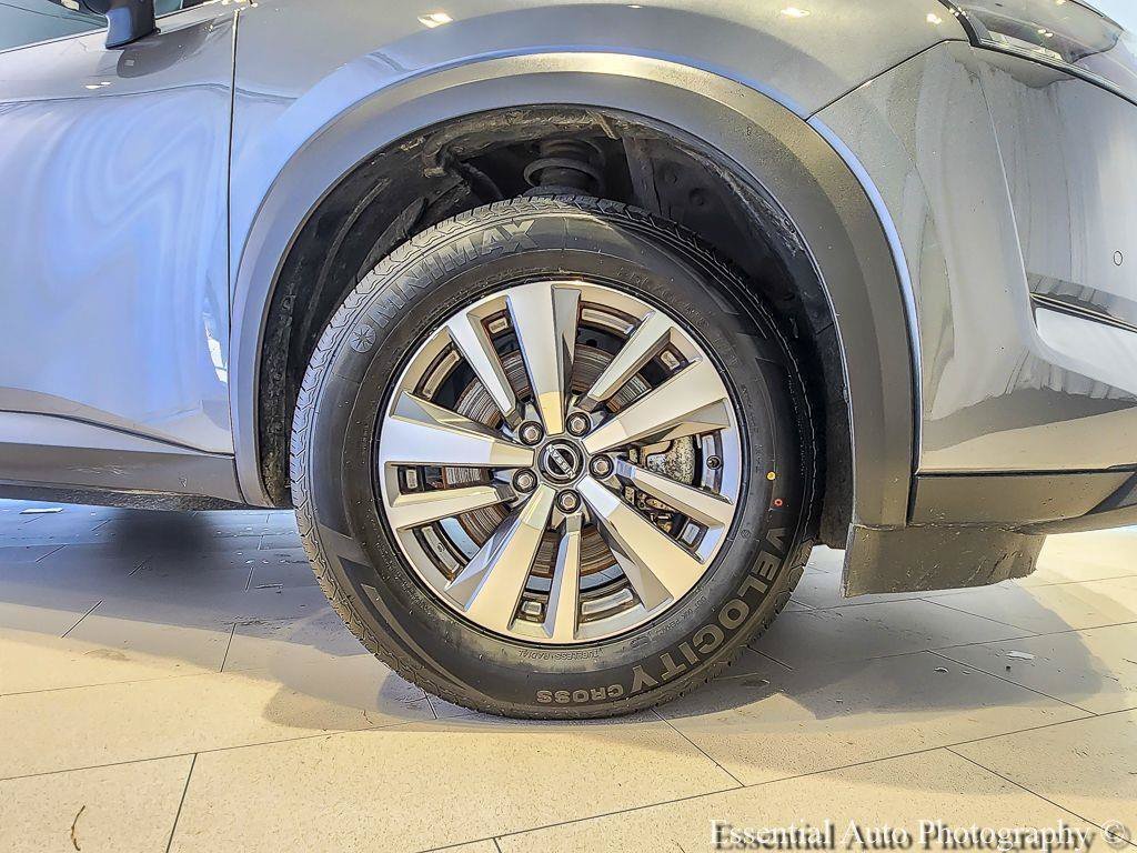 Used 2025 Gun Metallic Nissan SL image 6