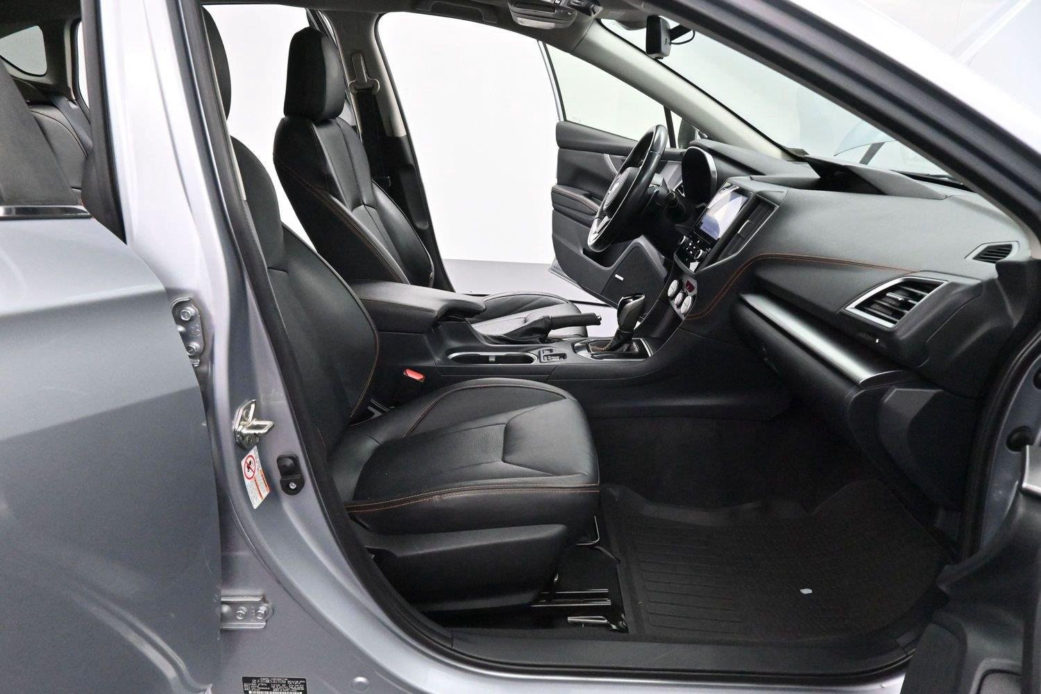 Used 2018 Ice Silver Metallic Subaru Limited image 30