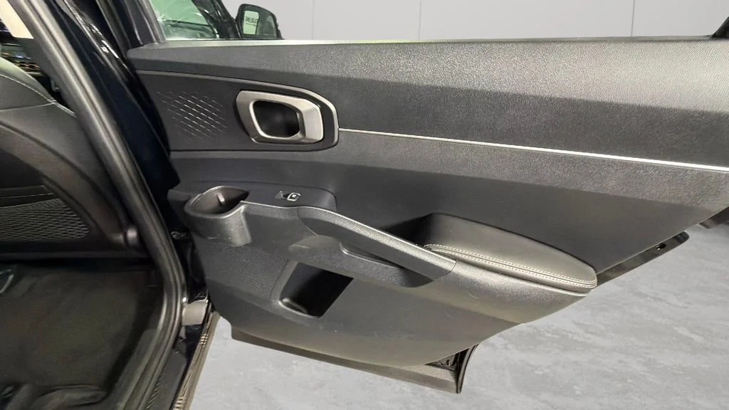 Used 2023 Black Kia S image 37