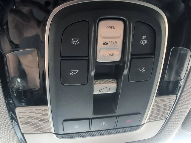 Used 2021 Black Hyundai Limited image 22