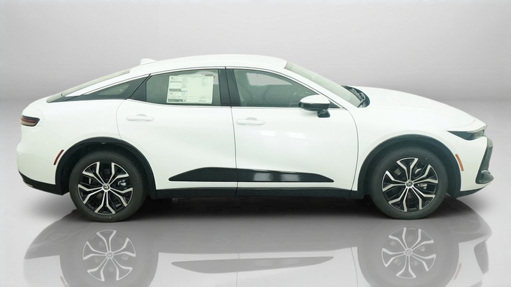 New 2027 Oxygen White Toyota XLE image 7