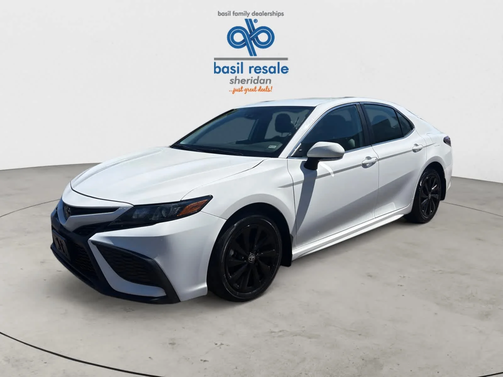 Used 2024 Ice Cap Toyota SE image 2