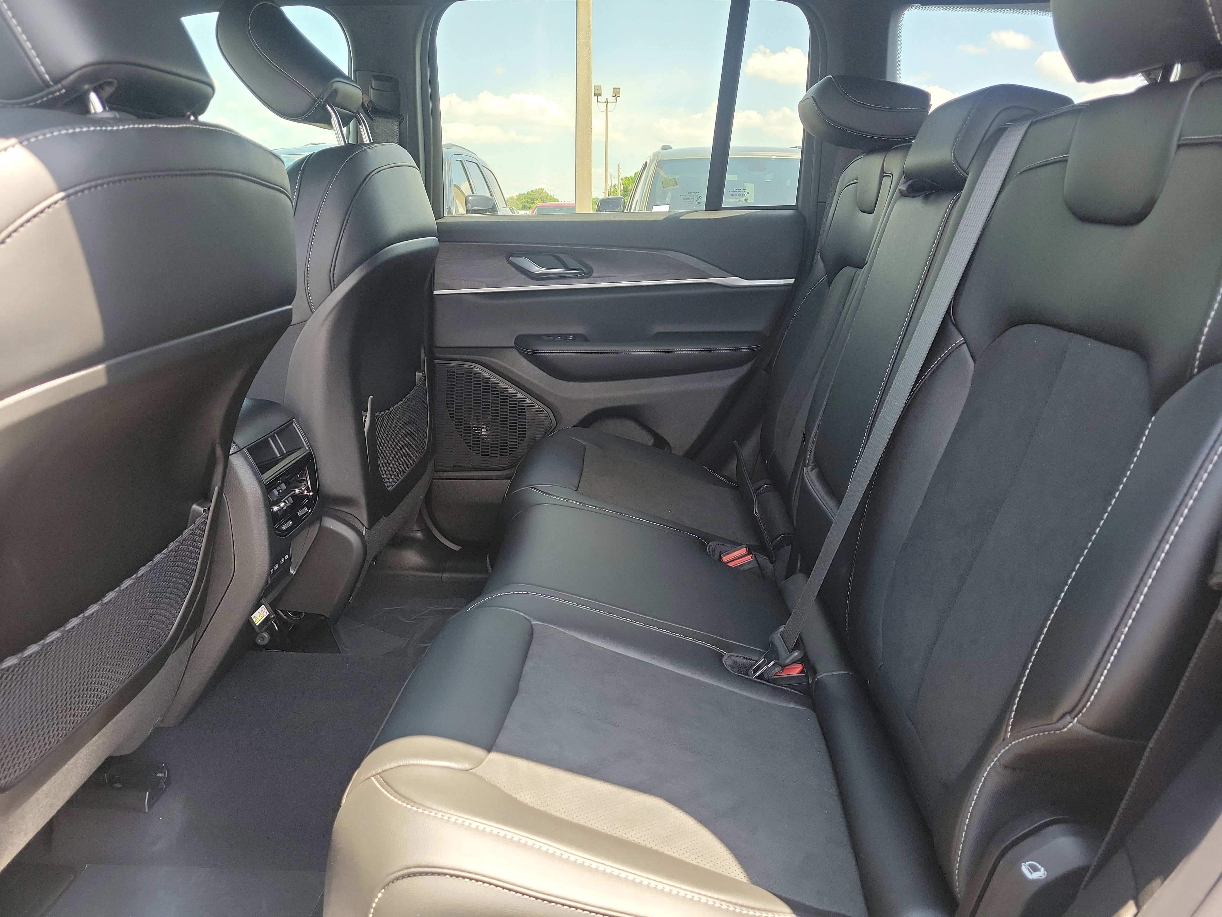New 2026 Baltic Gray Metallic Clear-Coat Exterior Paint Jeep Altitude image 8