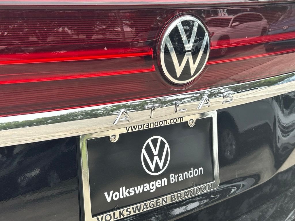 New 2026 Black Volkswagen SE w/Technology image 28