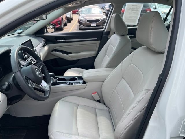 Used 2022 White Nissan 2.5 SL image 12