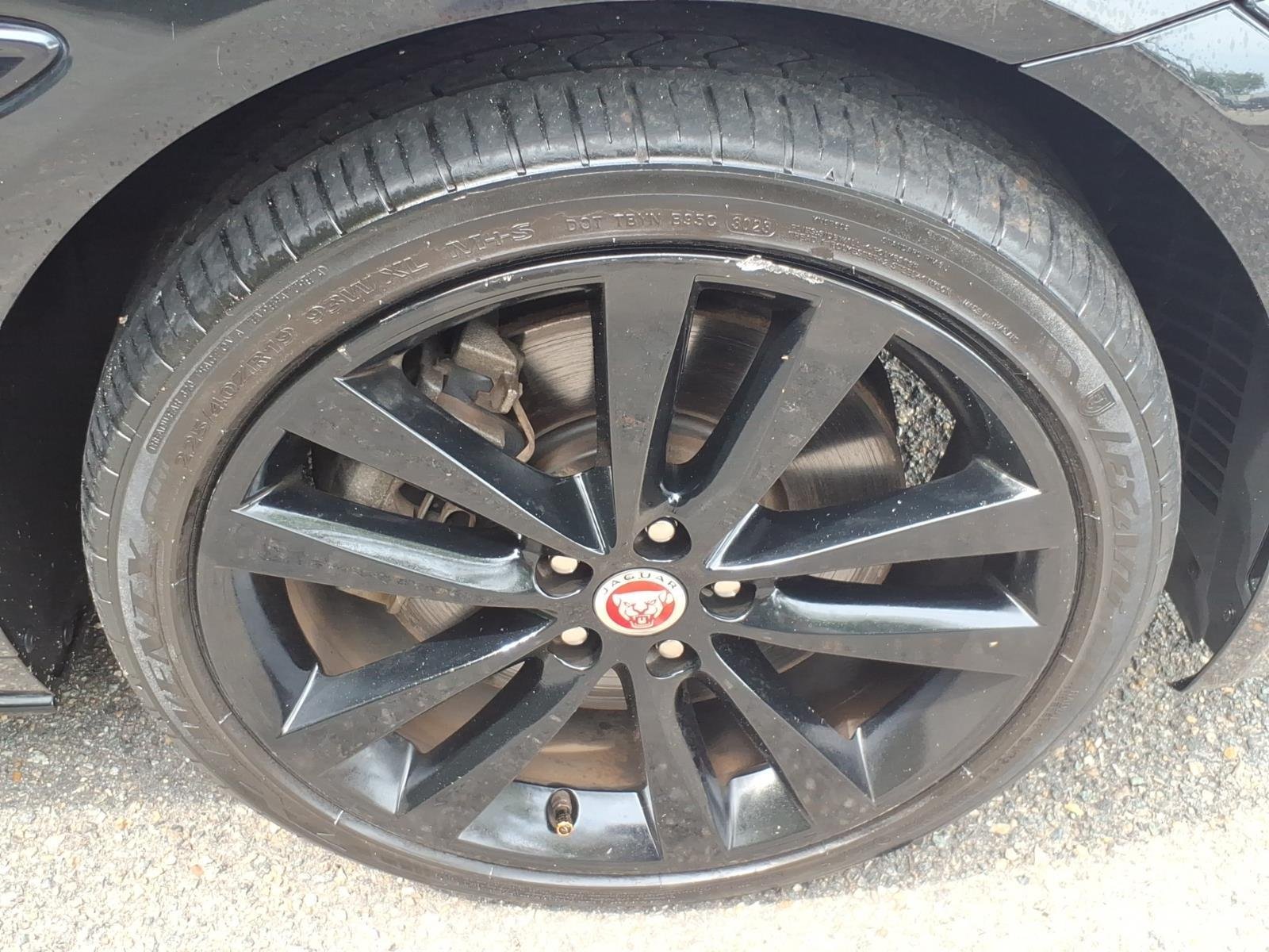 Used 2017 Ultimate Black Metallic Jaguar 35t R-Sport image 9