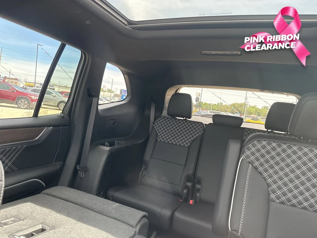 Used 2025 White GMC Denali image 24