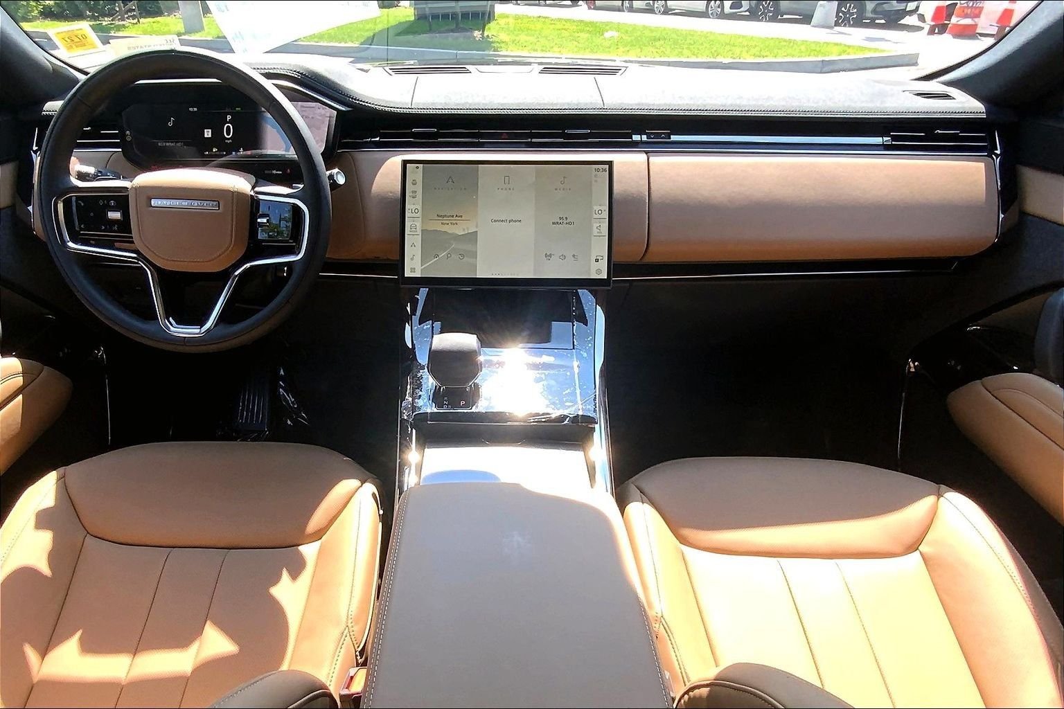 New 2026 Santorini Black Land Rover SE image 5