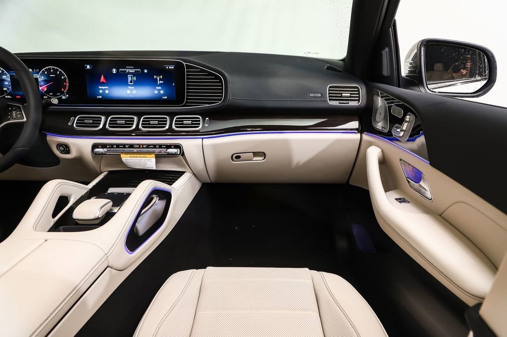 New 2026 MANUFAKTUR Moonlight White Metallic Mercedes-Benz GLE 450 image 36