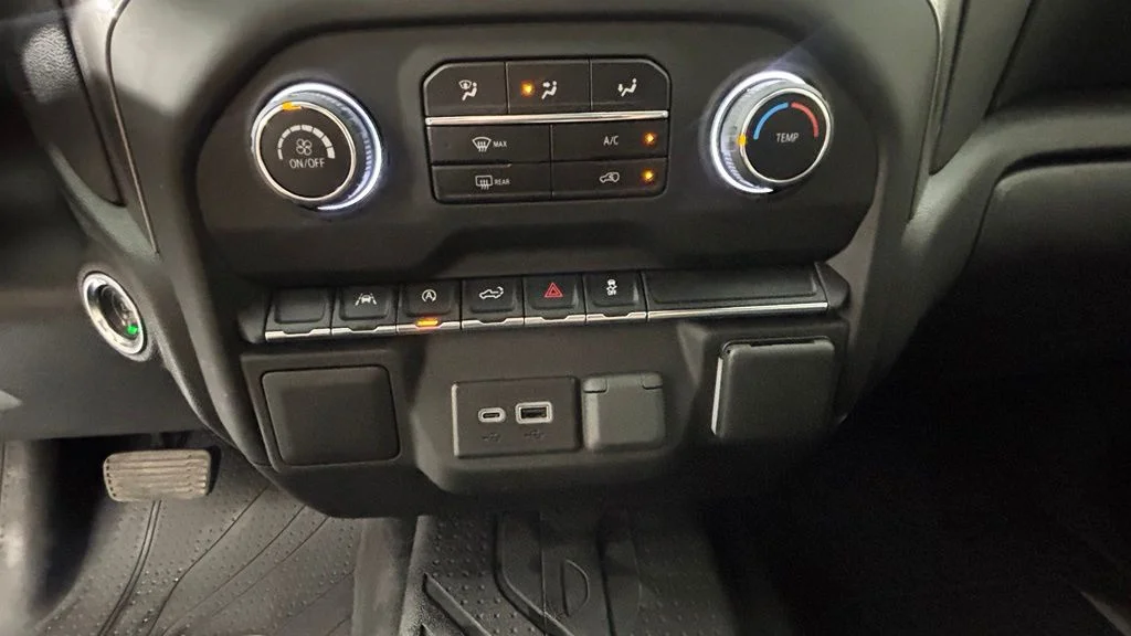 Used 2023 Blue Chevrolet Custom image 33