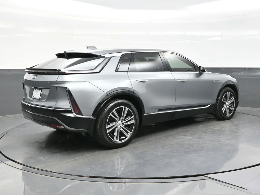 Used 2024 Silver Cadillac Luxury image 7