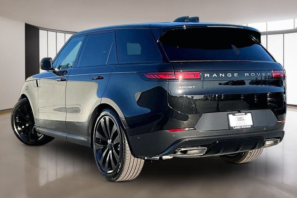 New 2026 SANTORINI BLACK Land Rover SE image 3