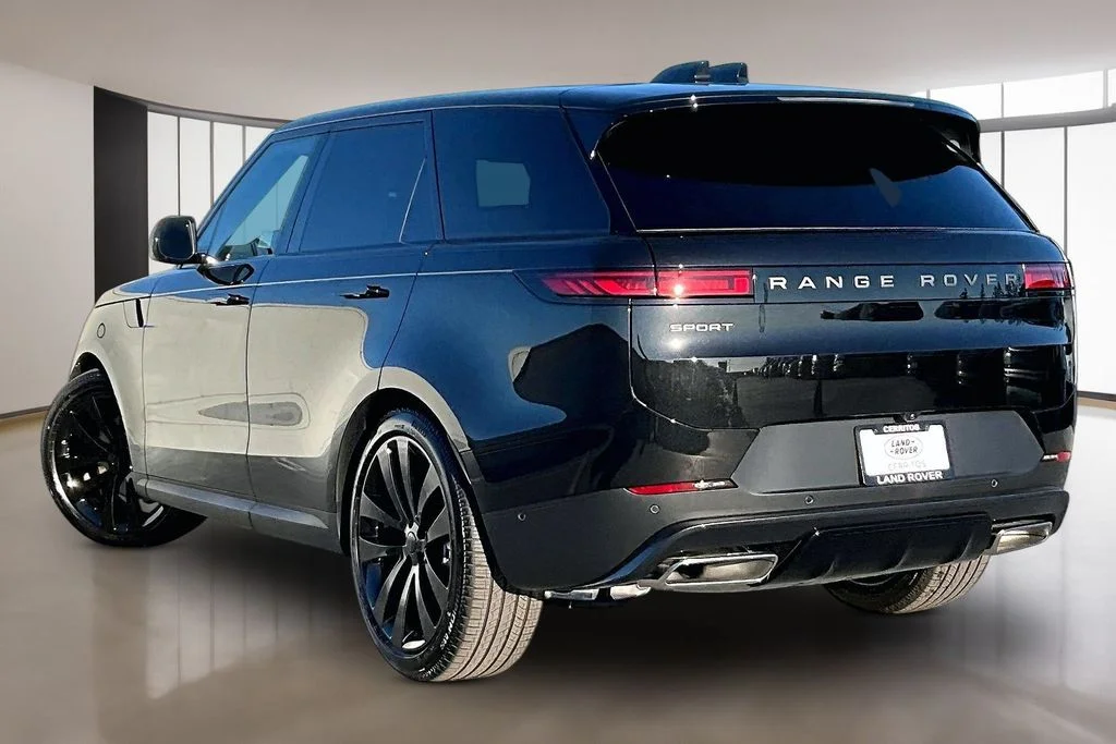 New 2026 Black Land Rover SE image 3