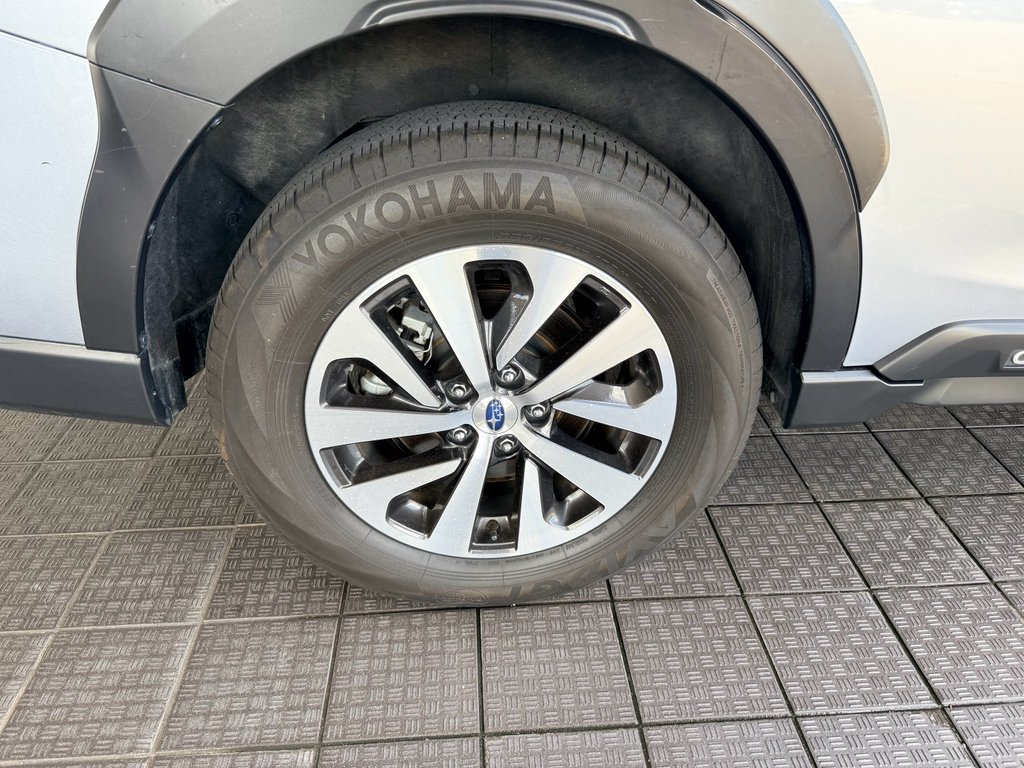 Used 2025 Ice Silver Metallic Subaru Premium image 30