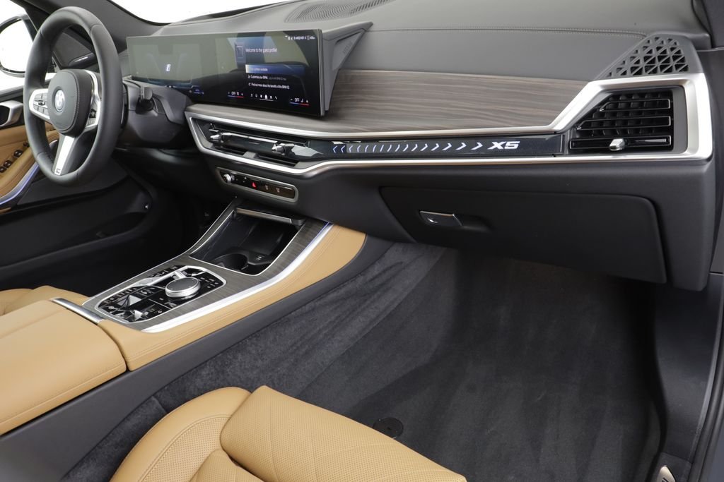 New 2026 Dravit Grey Metallic BMW xDrive50e image 23