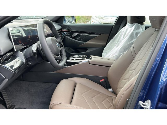 New 2026 Phytonic Blue Metallic BMW 530i xDrive image 10