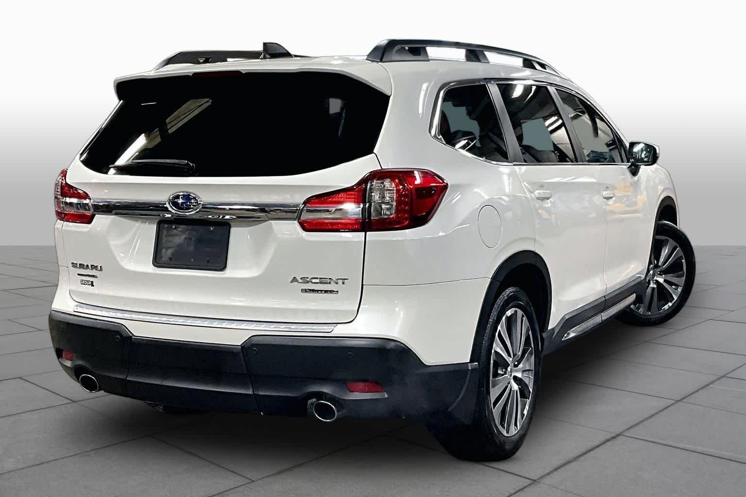 Used 2022 Crystal White Pearl Subaru Limited image 13