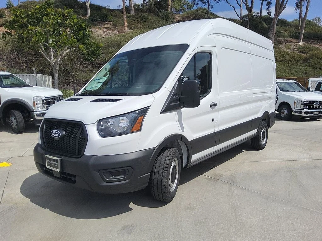 New 2026 Oxford White Ford Base image 2