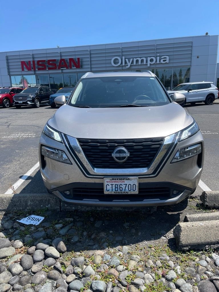 Used 2022 Gold Nissan SL image 5