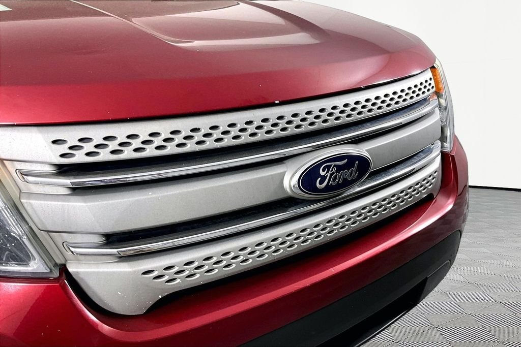 Used 2013 Red Ford Base image 27