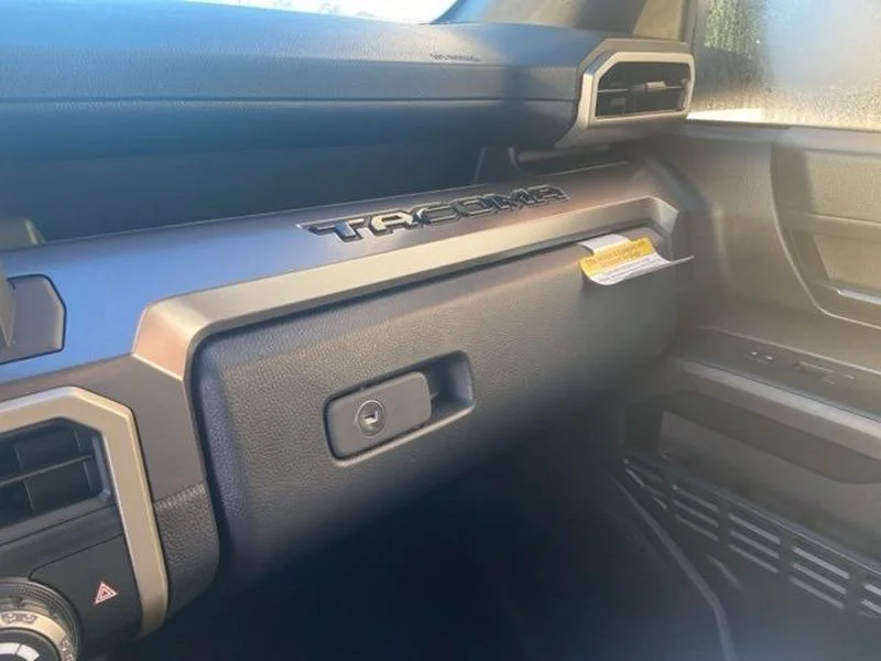 2026 Toyota Tacoma SR5 - Photo 17