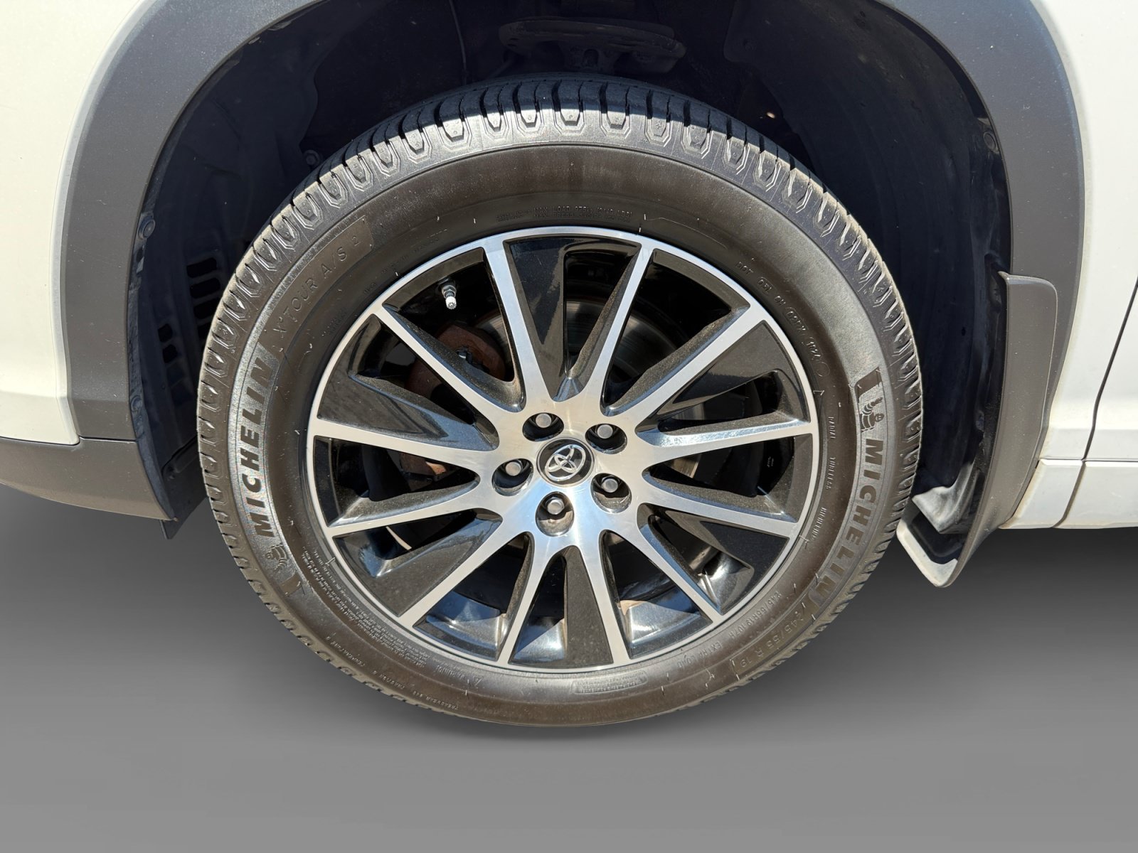 Used 2018 Blizzard Pearl Toyota SE image 9